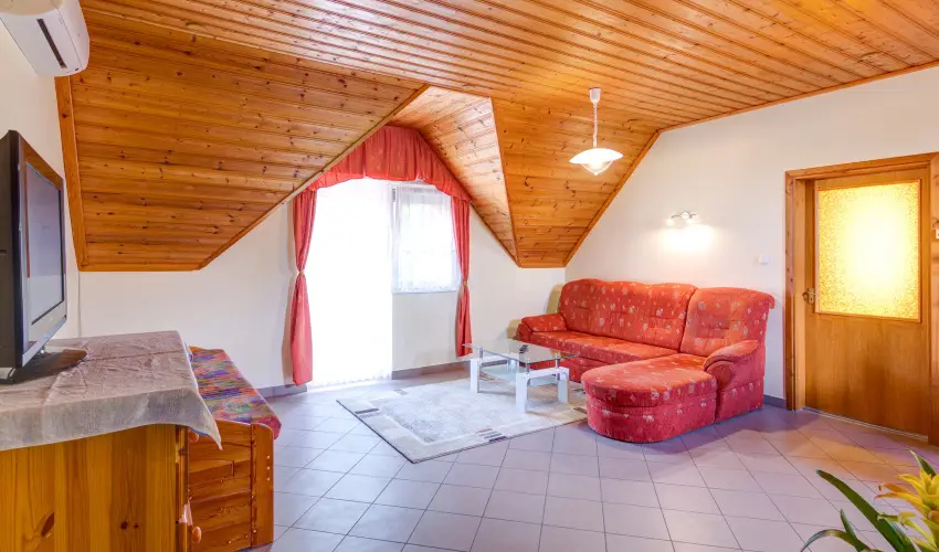 Andrea Villa Hvz - Oktber 23. (min. 2 j)