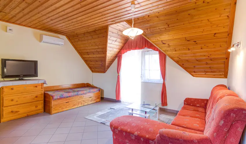 Andrea Villa Hvz - Oktber 23. (min. 2 j)