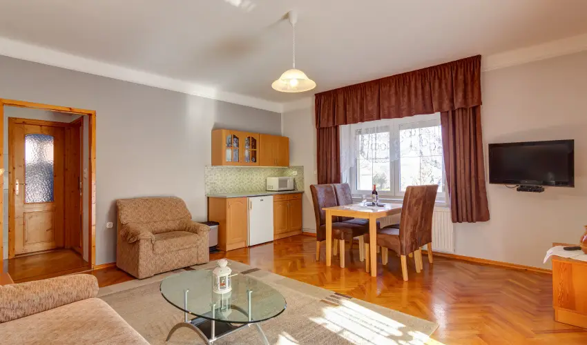 Andrea Villa Hvz - Oktber 23. (min. 2 j)