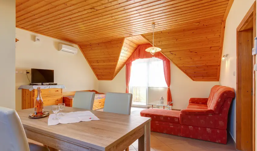 Andrea Villa Hvz - Oktber 23. (min. 2 j)