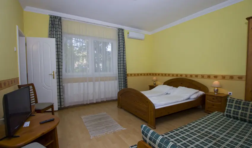 Anna Vendghz Hajdszoboszl - Oktber 23. (min. 2 j)