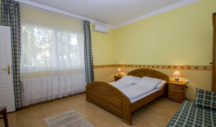 Anna Vendghz Hajdszoboszl - Oktber 23. (min. 2 j)