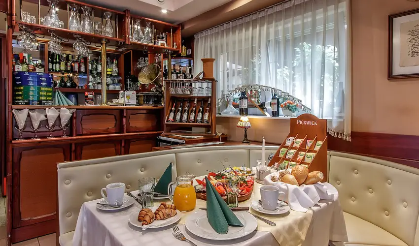 Aranypatk� Panzi� Gy�r�jbar�t - Okt�ber 23.