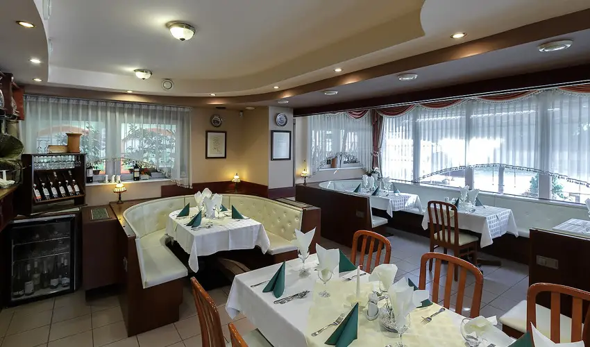 Aranypatk� Panzi� Gy�r�jbar�t - Okt�ber 23.