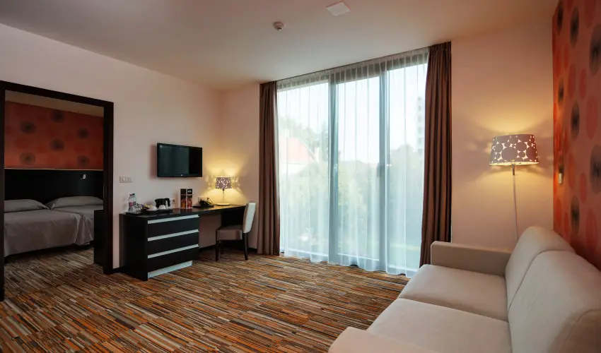 Art Hotel Szeged Szeged - Oktber 23. - specilis elrefizetssel