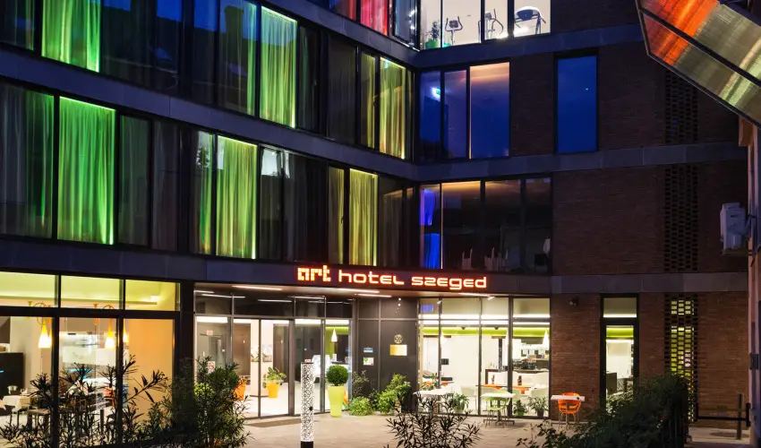 Art Hotel Szeged Szeged - Oktber 23. - specilis elrefizetssel
