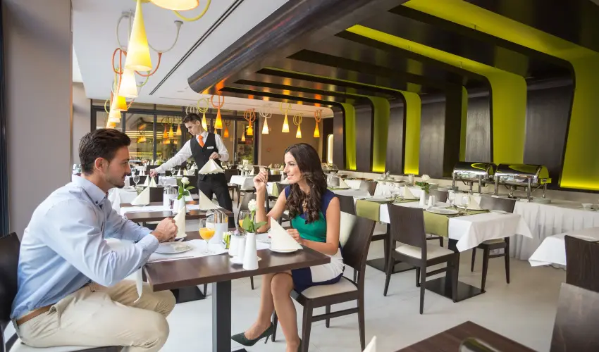 Art Hotel Szeged Szeged - Oktber 23. - specilis elrefizetssel