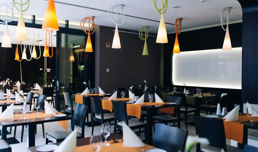 Art Hotel Szeged Szeged - Oktber 23. - specilis elrefizetssel