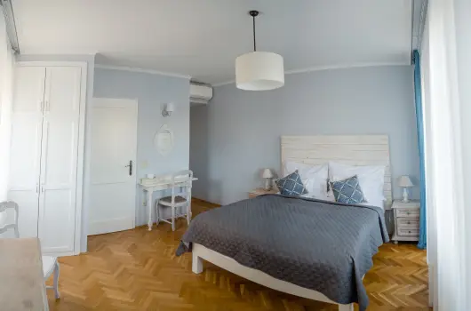 Aurora Vend�gh�z - Okt�ber 23. (min. 2 �j)