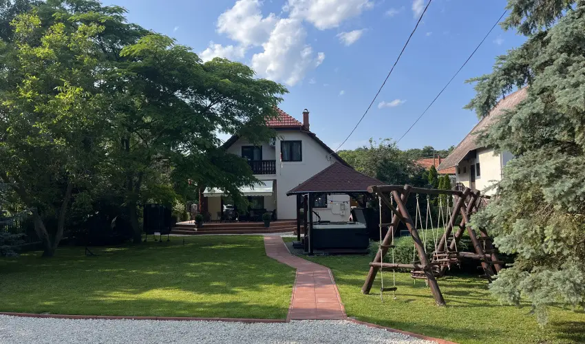 Aventurin House Rvflp - Oktber 23. (min. 2 j)