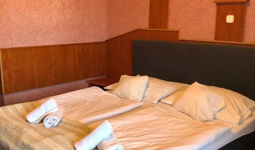 Bagolyvr Inrcs Inrcs - Oktber 23. 