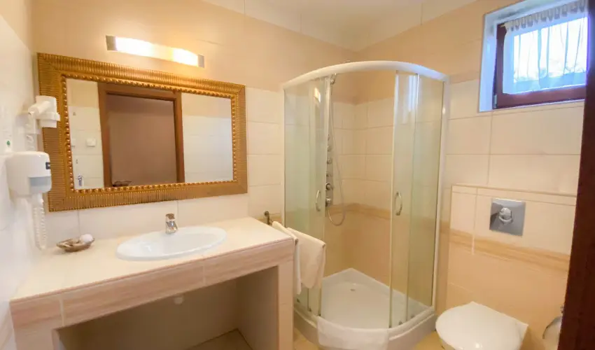 Bajor Panzi Aparthotel Bk, Bkfrd - Oktber 23.