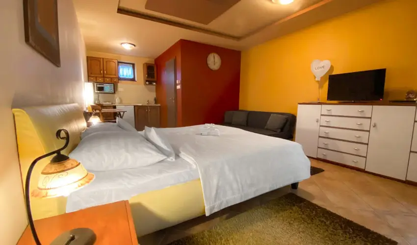 Bajor Panzi Aparthotel Bk, Bkfrd - Oktber 23.