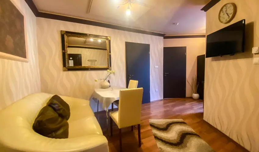 Bajor Panzi Aparthotel Bk, Bkfrd - Oktber 23.