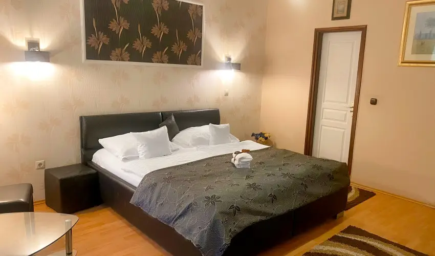 Bajor Panzi Aparthotel Bk, Bkfrd - Oktber 23.