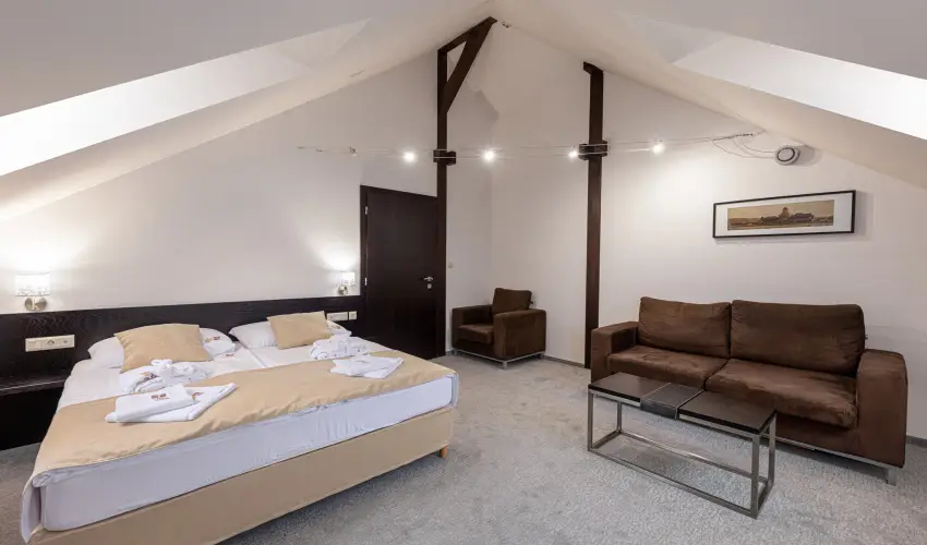 Bazilika alatti Panzi Esztergom - Oktber 23. 