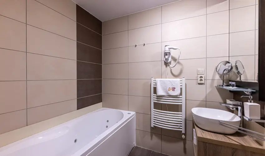 Bazilika alatti Panzi Esztergom - Oktber 23. 