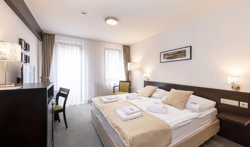 Bazilika alatti Panzi Esztergom - Oktber 23. 