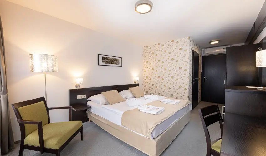 Bazilika alatti Panzi Esztergom - Oktber 23. 