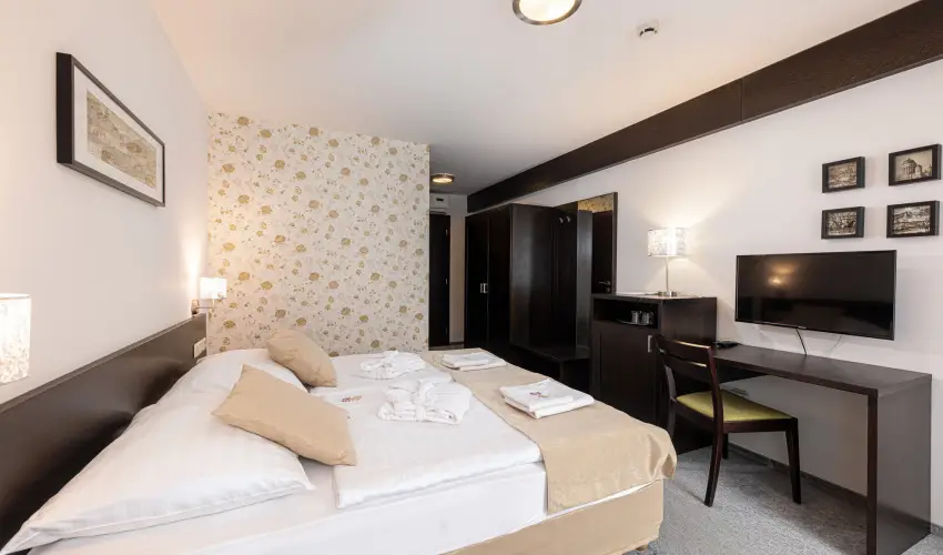 Bazilika alatti Panzi Esztergom - Oktber 23. 