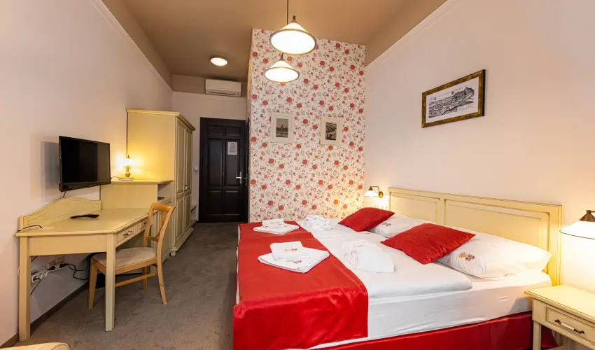 Bazilika alatti Panzi Esztergom - Oktber 23. 