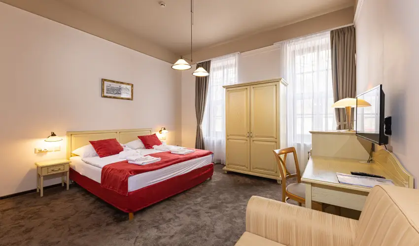 Bazilika alatti Panzi Esztergom - Oktber 23. 