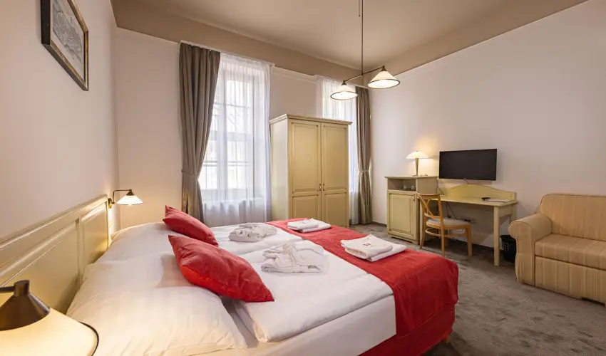 Bazilika alatti Panzi Esztergom - Oktber 23. 