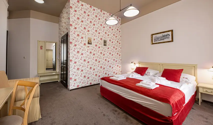 Bazilika alatti Panzi Esztergom - Oktber 23. 