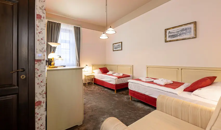 Bazilika alatti Panzi Esztergom - Oktber 23. 