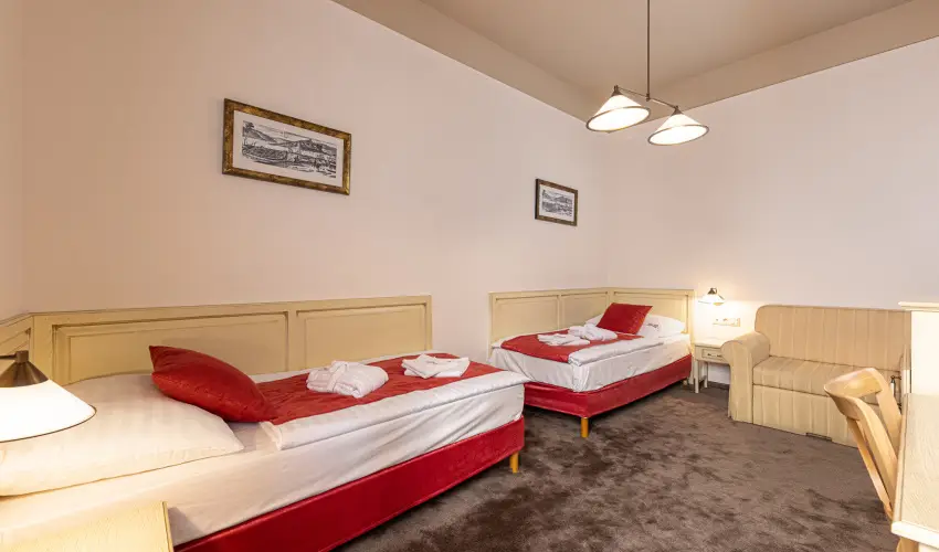 Bazilika alatti Panzi Esztergom - Oktber 23. 