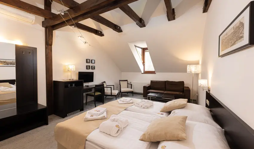 Bazilika alatti Panzi Esztergom - Oktber 23. 