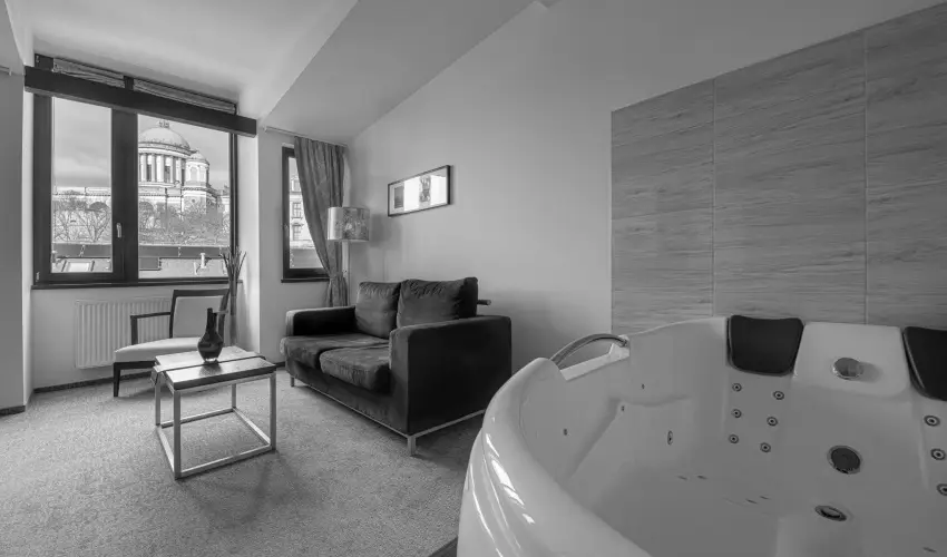 Bazilika alatti Panzi Esztergom - Oktber 23. 