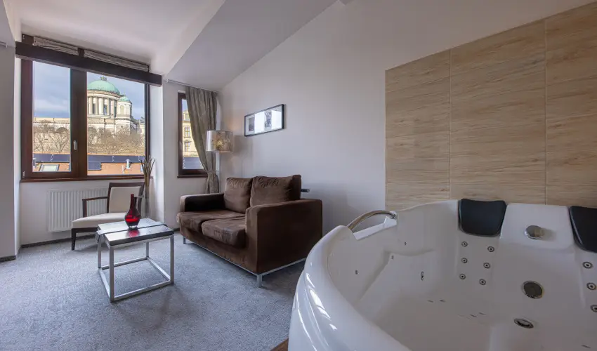 Bazilika alatti Panzi Esztergom - Oktber 23. 