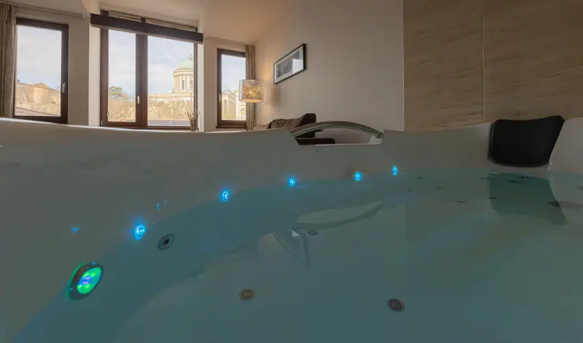 Bazilika alatti Panzi Esztergom - Oktber 23. 