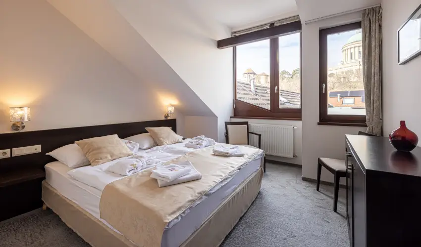 Bazilika alatti Panzi Esztergom - Oktber 23. 