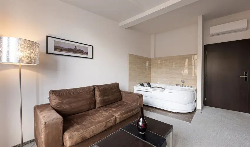 Bazilika alatti Panzi Esztergom - Oktber 23. 