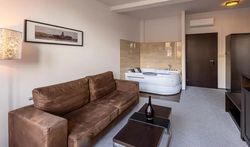 Bazilika alatti Panzi Esztergom - Oktber 23. 