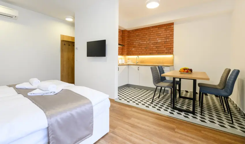 Berill Suites Srvr - Oktber 23. (min. 2 j)