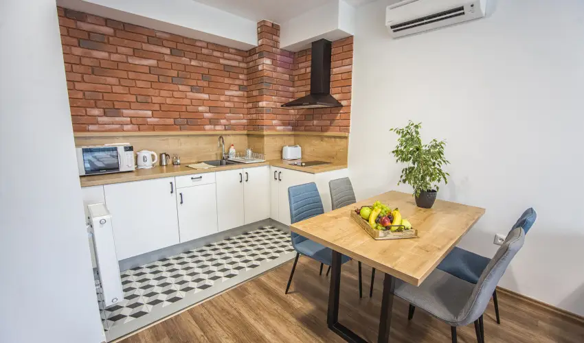 Berill Suites Srvr - Oktber 23. (min. 2 j)