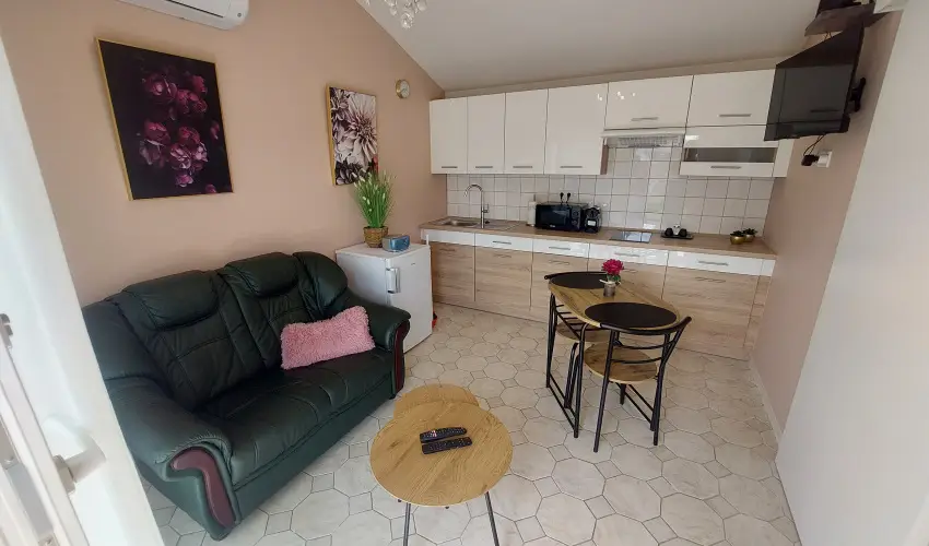 Bk City Apartments Bk, Bkfrd - Oktber 23.