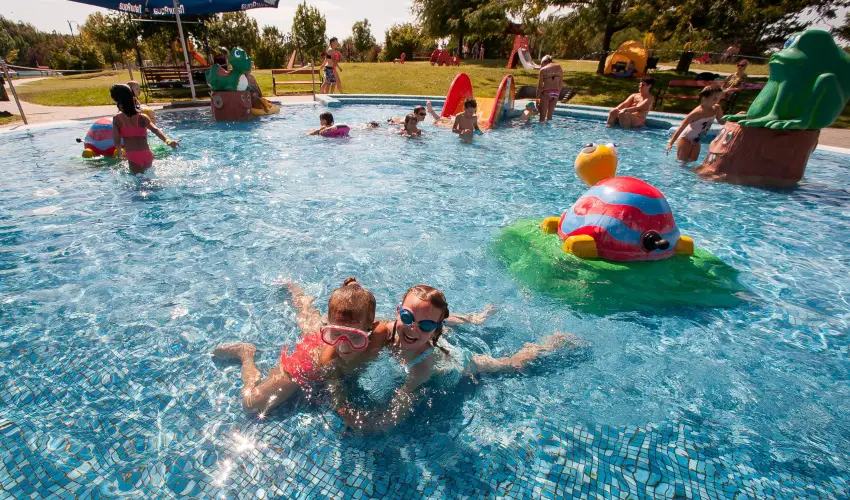 Cegldfrd Apartmanpark s Kemping Cegld - Oktber 23. (min. 2 j)