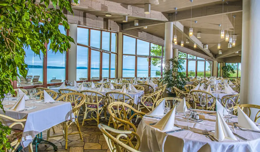 Club Tihany Hotel Tihany - Október 23.
