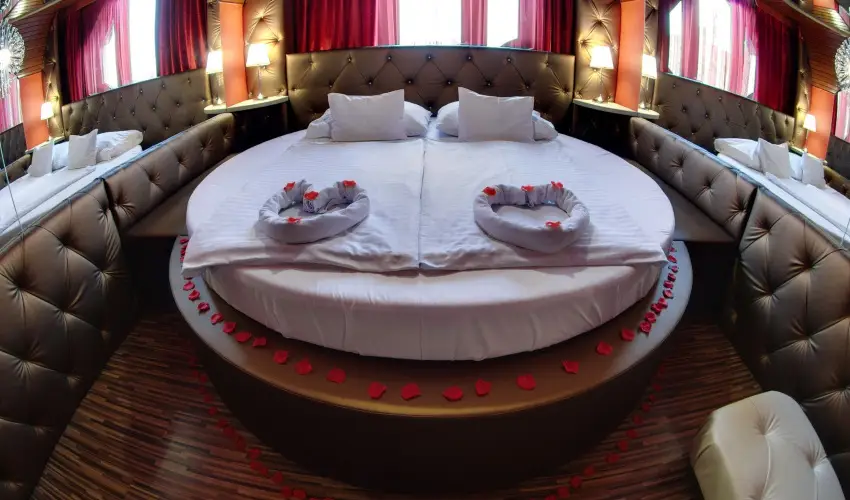 Corvin Hotel Gyula - Oktber 23. (min. 3 j)