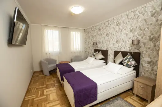 Dm Hotel - Oktber 23. 