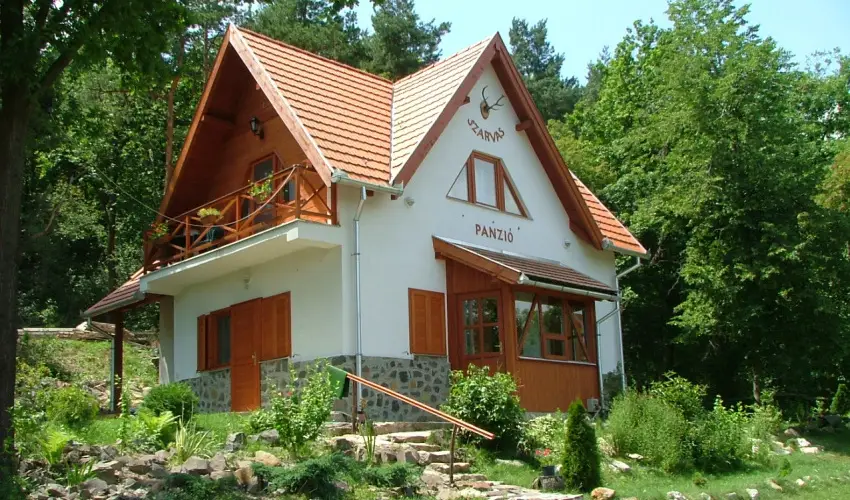 Szarvas Panzi� Erd�b�nye - Okt�ber 23. (min. 2 �j)