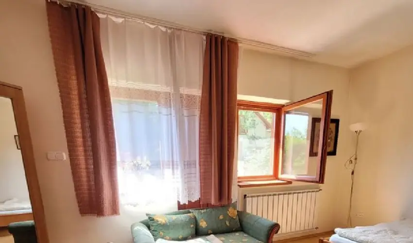 Szarvas Panzi� Erd�b�nye - Okt�ber 23. (min. 2 �j)