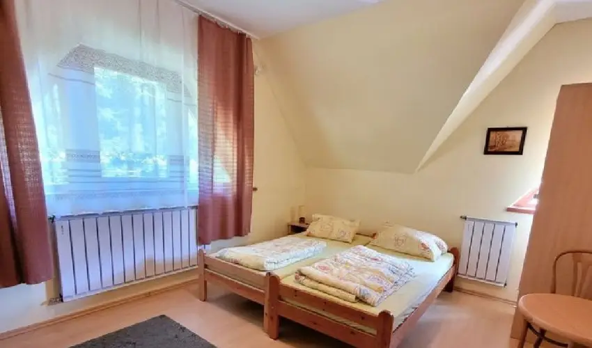 Szarvas Panzi� Erd�b�nye - Okt�ber 23. (min. 2 �j)