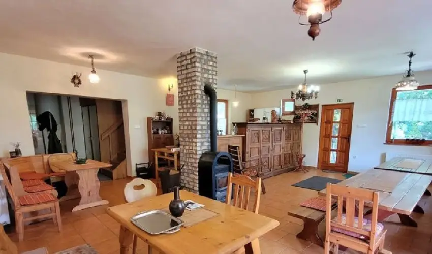 Szarvas Panzi� Erd�b�nye - Okt�ber 23. (min. 2 �j)