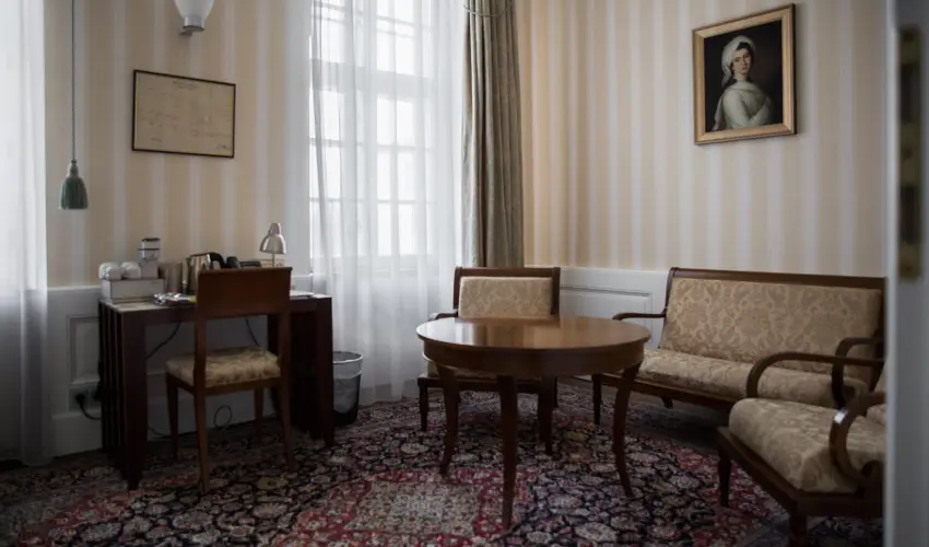 Erzsbet Nagy Szlloda Paks - Oktber 23.