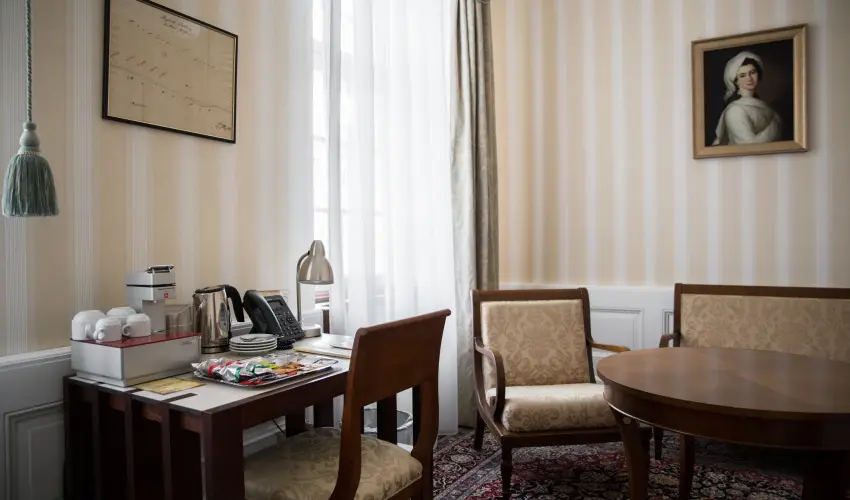 Erzsbet Nagy Szlloda Paks - Oktber 23.